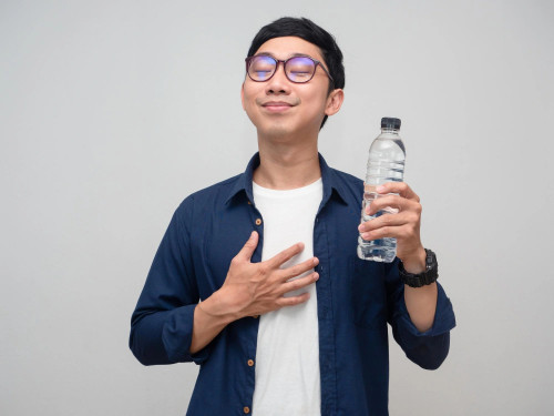 Kenali Sinyal Tubuh Saat Butuh Air Bukan Kopi atau Camilan cover